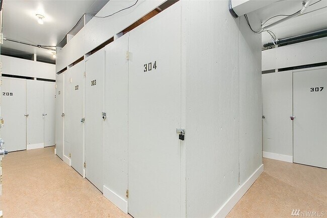 Building Photo - 1707 Boylston Ave