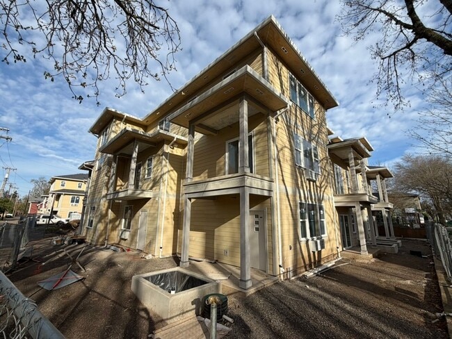 Building Photo - Lincoln St. Apartments