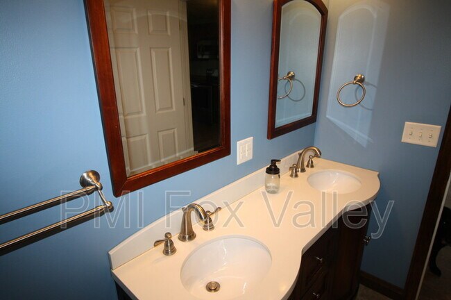 Building Photo - 826 Tayco St