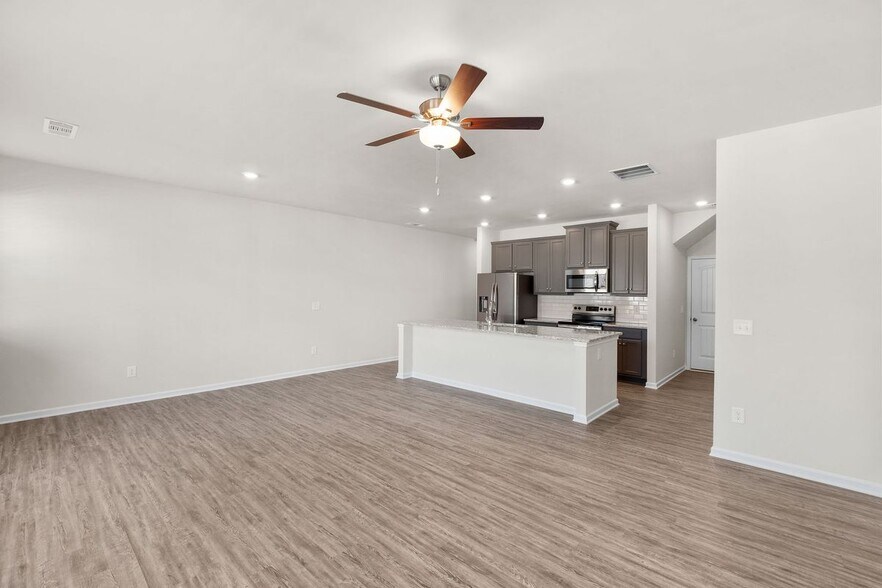 Building Photo - 384 Whitetail Cir