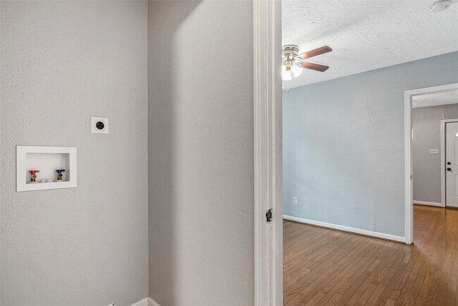 Building Photo - 3117 Isabella St