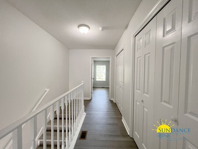 Building Photo - Spacious 2 Bedroom Townhouse near Hurlburt...