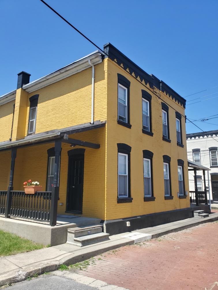 Building Photo - 21 Dubois St