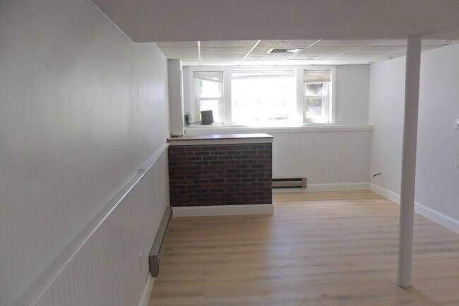 Building Photo - 171 Walnut St