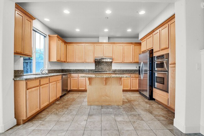Building Photo - Magnificent home in San Bruno