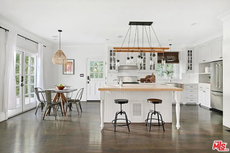 Building Photo - 11217 Kling St