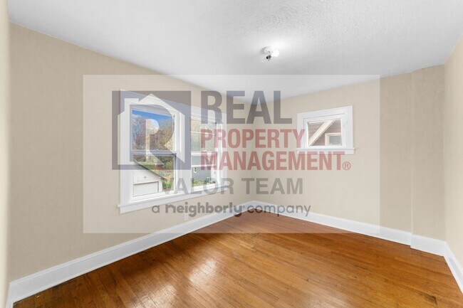 Building Photo - Beautifully maintained 3bd/1.5 bath Coloni...
