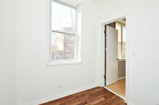 Building Photo - 1154 W 17th St