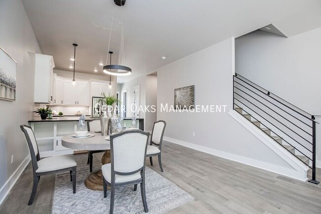 Building Photo - 122 E Mountain St