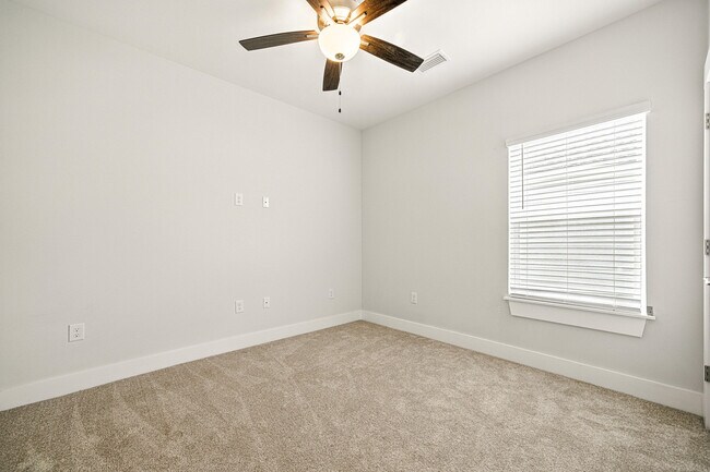 Building Photo - 228 Speckled Trout Ln N