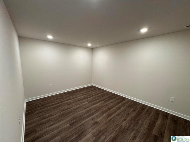 Building Photo - 7666 Clayton Ave