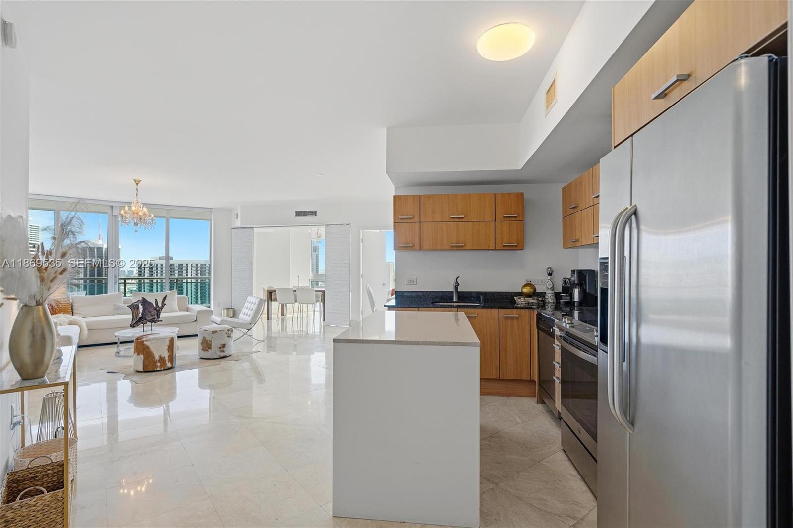 Building Photo - 350 S Miami Ave