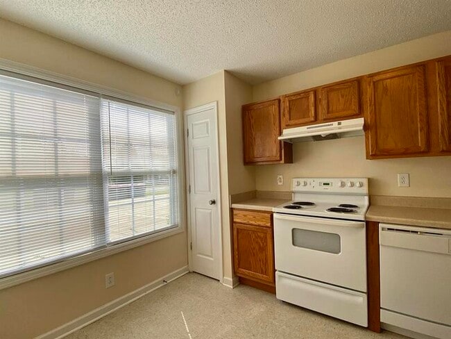 Building Photo - 299 Raleigh Dr