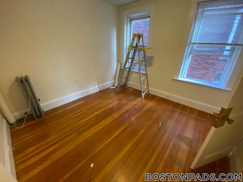 Building Photo - 6 Barrows St