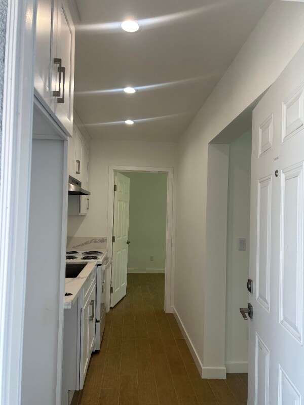 Building Photo - 3229 W 73rd St