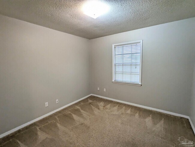 Building Photo - 5185 Hilltop Dr