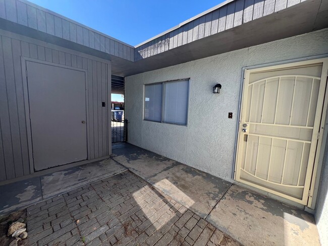 Building Photo - REMODELED 3 BEDROOM IN TOWN!