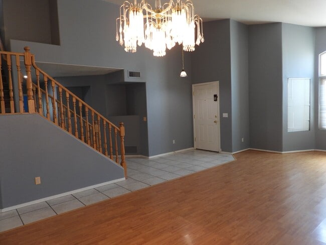 Building Photo - THIS HOME IS FOR LEASE UNTIL 8/31/2026 SHORT TERM.