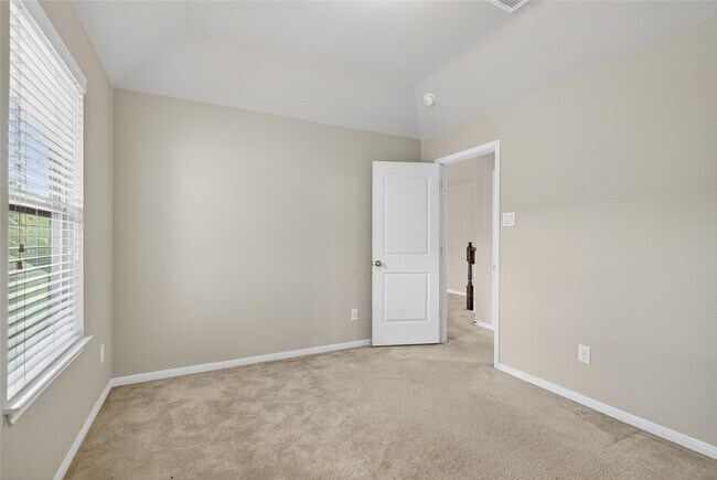 Building Photo - 2450 Garden Shadow Dr