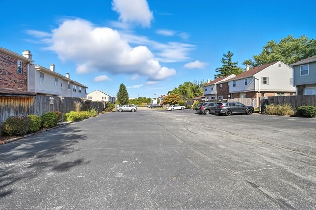 Building Photo - Three Bedroom Condo in West Chester!