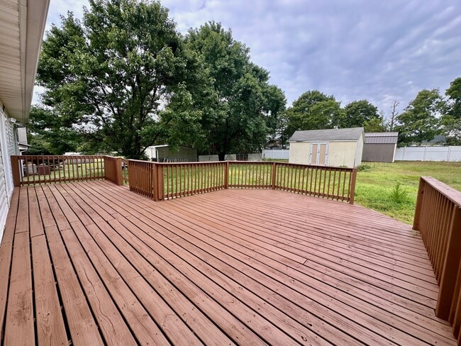 Building Photo - 228 Northview Dr