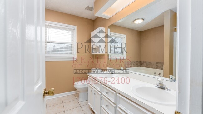 Building Photo - 7039 Stoneybrook Dr