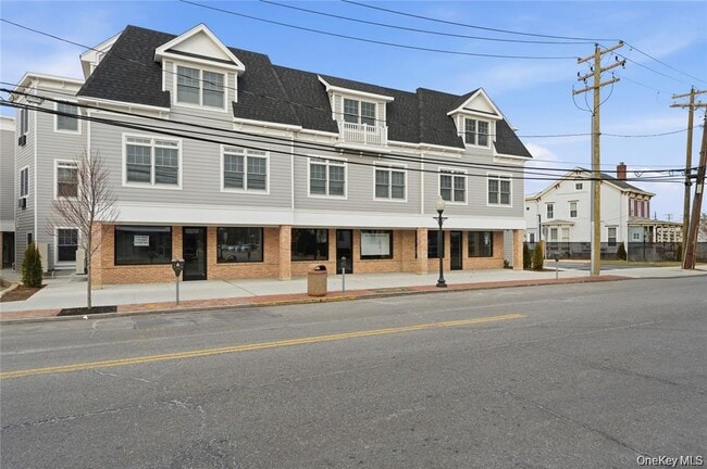 Building Photo - 180 Deer Park Ave