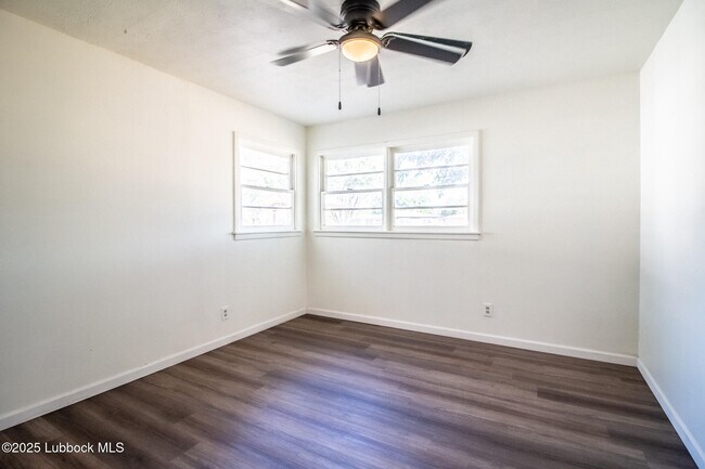 Building Photo - 1711 43rd St