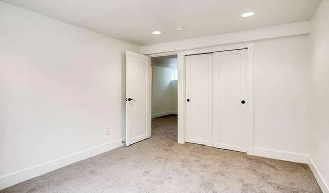 Building Photo - Three bedroom, 2 bathroom modern property!...