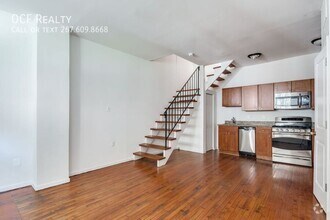 Building Photo - Two bedroom home in Graduate Hospital with...