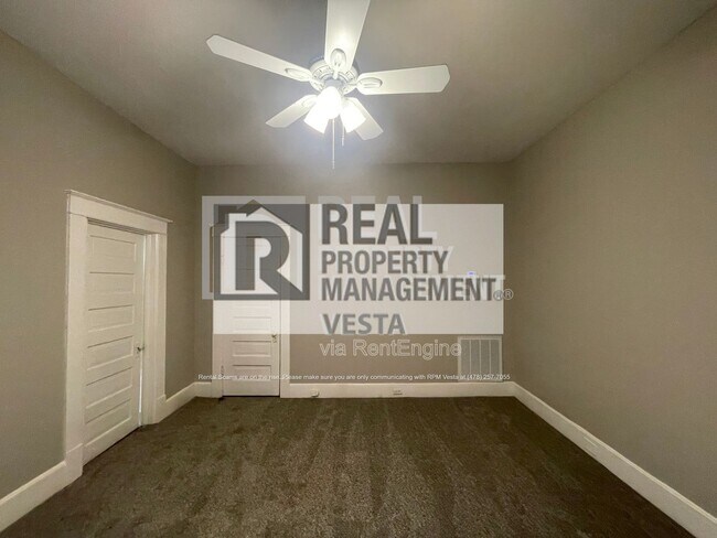 Building Photo - 3016 Ridge Ave