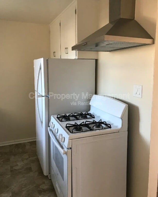 Building Photo - 926 Lupin Dr