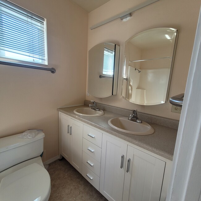 bathroom - 7842 Barton Dr