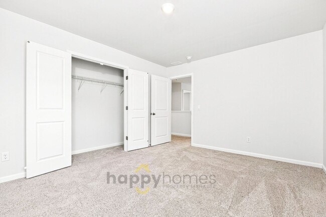 Building Photo - 4 Bedroom, 2.5 Bathroom in Cane Bay of Summerville