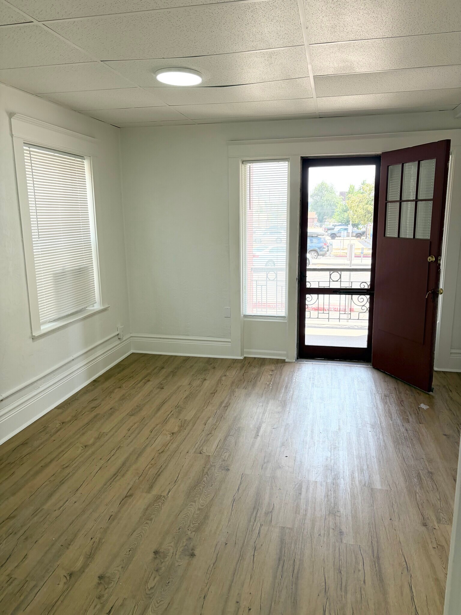 Living Room - 251 E Broadway