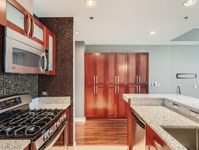Building Photo - 4575 Dean Martin Dr