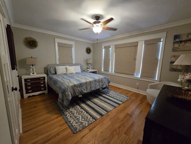 Building Photo - NEW LISTING!!!!!