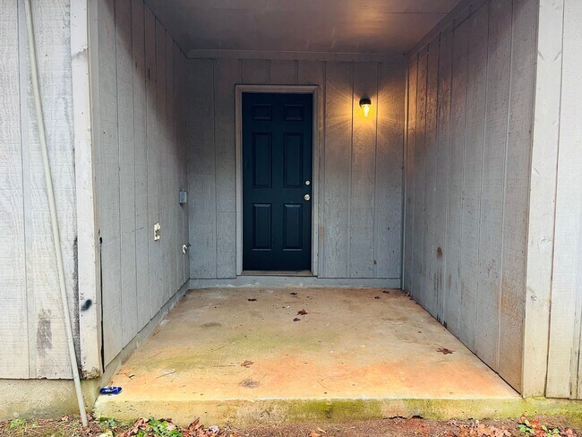 Building Photo - 145 Pine Terrace