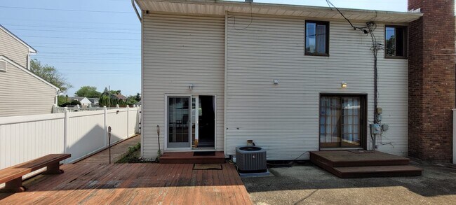 Building Photo - 6 Albergo Ct