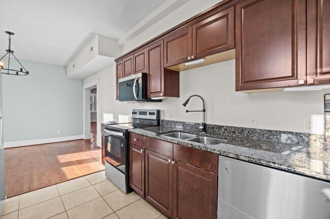 Building Photo - Cool Norfolk Apartment-Rest of November Free!