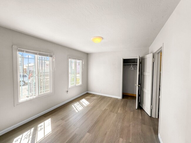 Building Photo - Charming 2-Bedroom Craftsman in Oakland’s ...