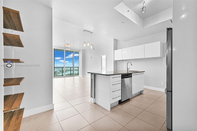 Building Photo - 888 Biscayne Blvd