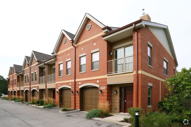 Building Photo - Elm Creek