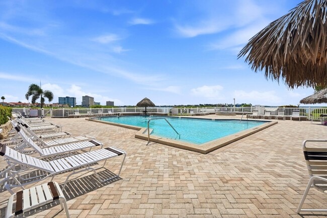 Building Photo - 6105 Palma Del Mar Blvd S