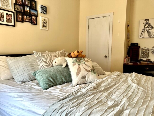 Building Photo - 108 Myrtle St