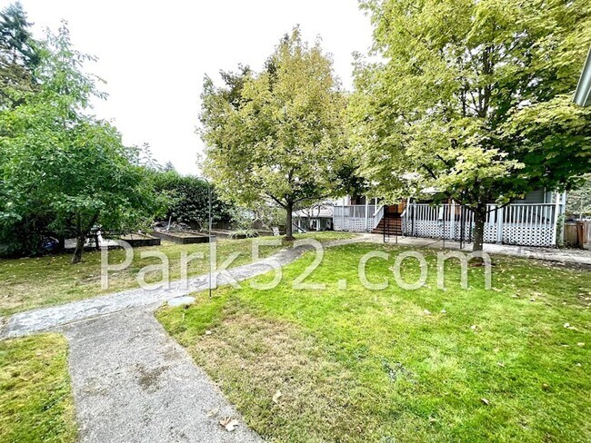 Building Photo - 9024-9024 Waverly Dr SW