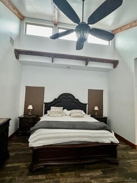 Building Photo - 621 Tierra Prometida St