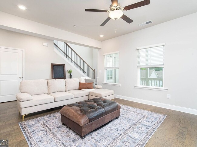 Building Photo - 831 Corsiglia Farm