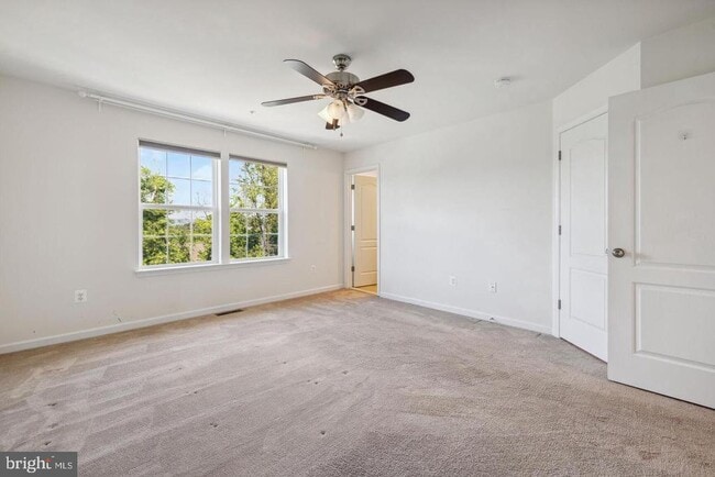 Building Photo - 6252 Newport Ct