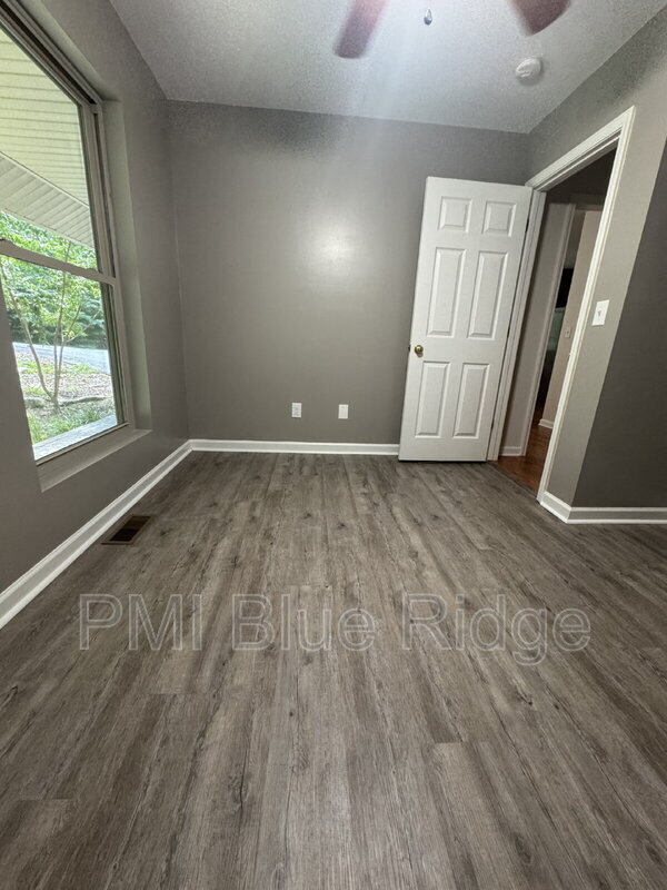 Building Photo - 46 Madison Heights Dr